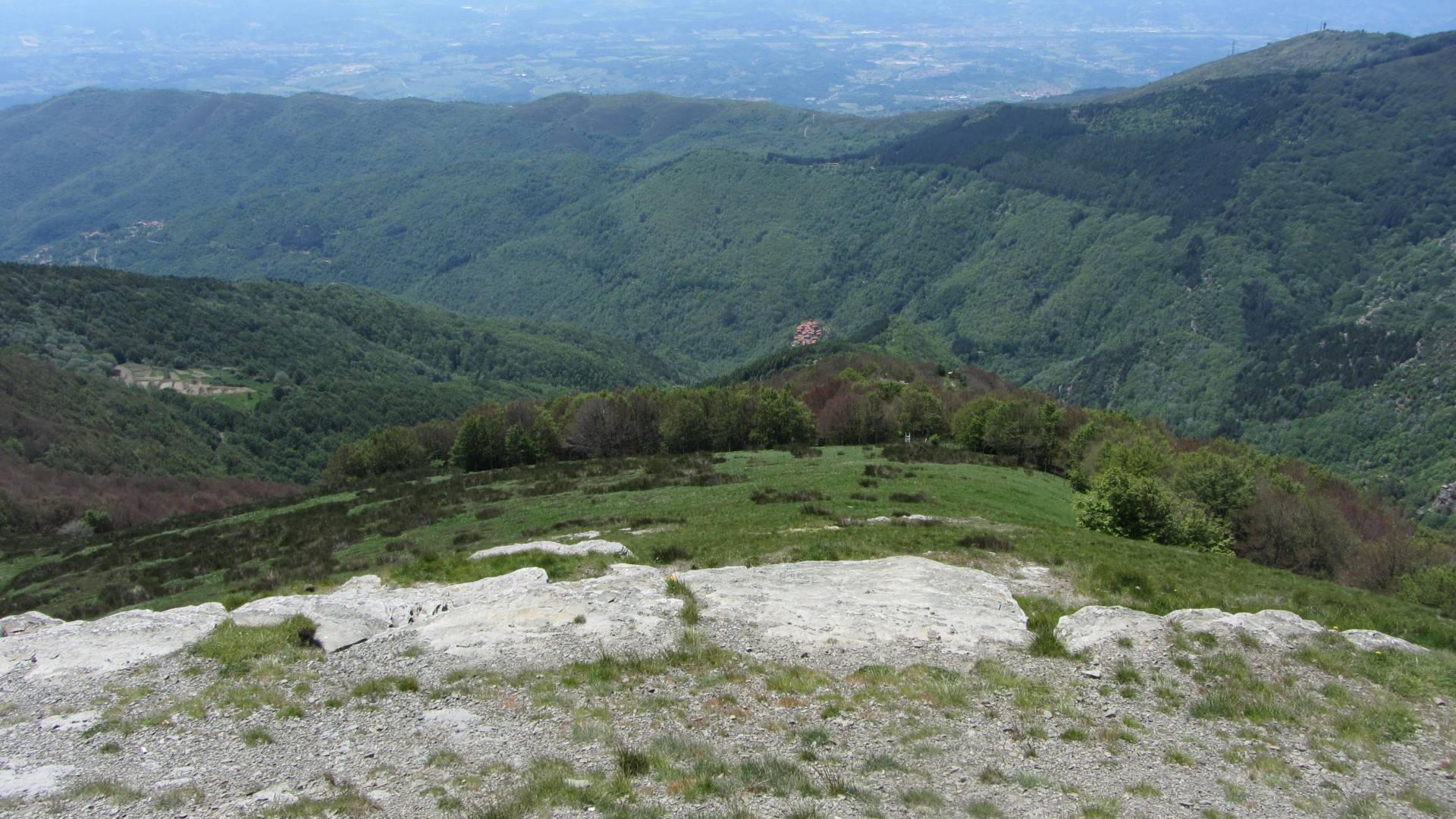 Il paese di Rocca Ricciarda visto dalla croce del PRATOMAGNO